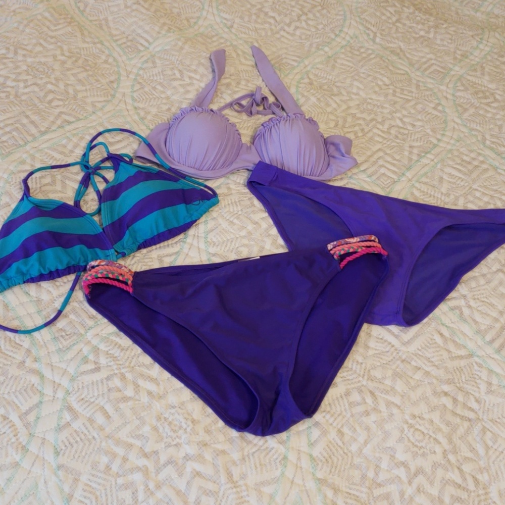 Bikinis (2 tops/2 bottoms)